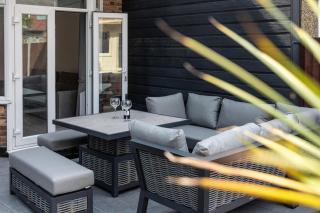 Modern home with driveway parking for 2 vehicles, near Tottenham Hotspur Stadium, White Hart Lane Train Station - London - 9