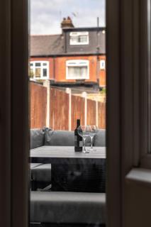 Modern home with driveway parking for 2 vehicles, near Tottenham Hotspur Stadium, White Hart Lane Train Station - London - 8