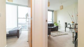 Cotels at The HUB Serviced Apartments, Superfast Broadband, Central Location, Free Parking - Milton Keynes - 6