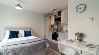 Cotels at The HUB Serviced Apartments, Superfast Broadband, Central Location, Free Parking - Milton Keynes - 9