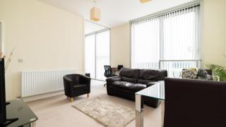 Cotels at The HUB Serviced Apartments, Superfast Broadband, Central Location, Free Parking - Milton Keynes - 4