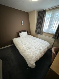 Burnett Arms Hotel - 8