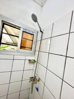 1 Bed Studio Sleeps 2 - Wifi Balcony Parking - 1