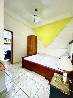 1 Bed Studio Sleeps 2 - Wifi Balcony Parking - 4