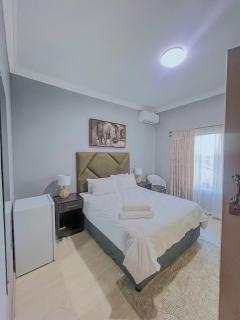 La Bronze Guest Lodge - Newcastle - 9