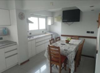 DPTO EN PLENO CENTRO 3 AMB con COCHERA no se acepta grupo de jovenes - 5