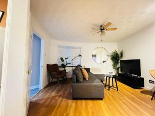 Irene Suite - Cozy 2BR Bungalow with Parking & WIFI - 4