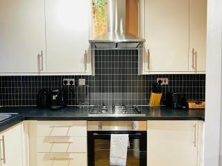 Irene Suite By Koya Homes - 2-Bedroom Bungalow, Cardiff City Centre & Free Parking - Cardiff - 8
