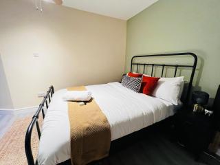 Irene Suite - Cozy 2BR Bungalow with Parking & WIFI - 6