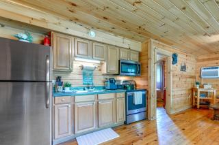 Nantahala Village Cabin with Resort Amenities! - Roundhill - 8