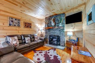 Nantahala Village Cabin with Resort Amenities! - Roundhill - 9