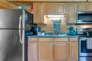 Nantahala Village Cabin with Resort Amenities! - Roundhill - 1