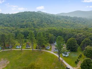 Charming Woodstock Skylight Retreat-10 Min to Loon - Woodstock - 6