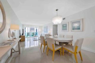 Luxe Hollywood Beachfront Condo - 7