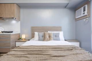 Furnished Designer Studio in Cebu IT Park with Amazing Mountain View, Fast WiFi, Netflix, Pool and More - Cebu City - 6