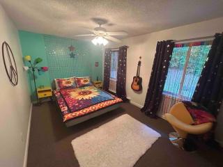Hot Tub Time Capsule with Waterbed & Jukebox - Middle Grove - 4