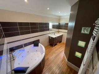 Maison avec piscine billard - 4