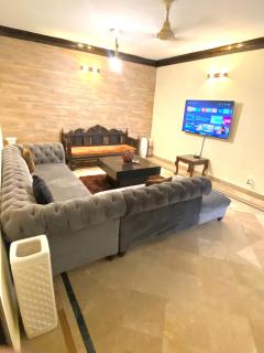 Luxurious Modern Living, F-11, Islamabad - Islamabad - 8
