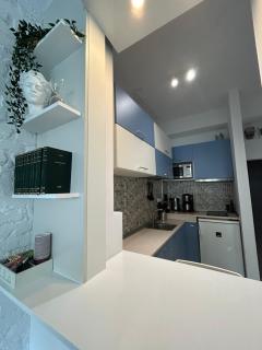 Cozy Wood Themed Studio Sky Bar Free Minibar - Bucarest - 1
