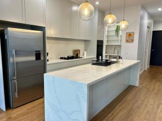 Modern Home - gr8 4 groups - Melbourne - 9