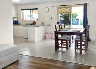 Close to Hospital. WiFi, DogsOk - Point Vernon - 7