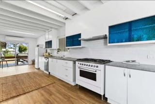 Pet friendly100m to Beach and Cafe by Custom Bnb Hosting - 5