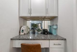 Downtown Studio - Panoramic Views - Walk-friendly - 5