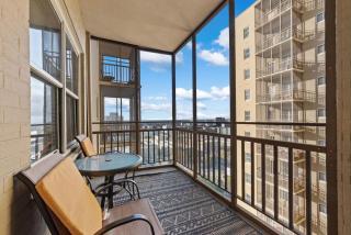 High Rise Studio - Stunning Views - Walking Ease - 0