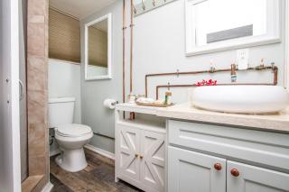 Hawaii Style Centrally located with full kitchen - 5