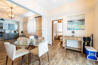 La Mona Loiza Apartment Complex by Stay with Bear - 7