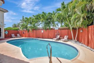 Beach Duplex - 3br 5ba Manor with Heated Pool - Fort Lauderdale - 7