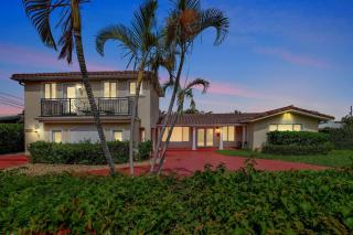 Beach Duplex - 3br 5ba Manor with Heated Pool - Fort Lauderdale - 0