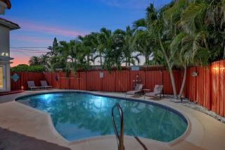 Stylish 2br 3ba with Heated Pool plus Beach Walkable - Fort Lauderdale - 3