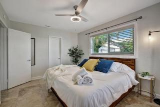 Stylish 2br 3ba with Heated Pool plus Beach Walkable - Fort Lauderdale - 2