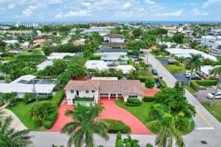 Trendy 1BR 2BA Heated Pool Short Walk to the Beach - Fort Lauderdale - 2