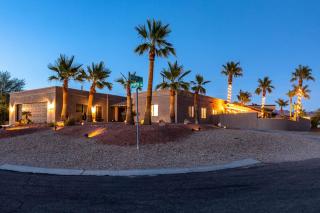 Lakeside Entertainment Oasis With Heated Pool and Spa - 8