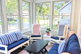 The Jewel of The Cove - Historic Coastal Retreat - 8