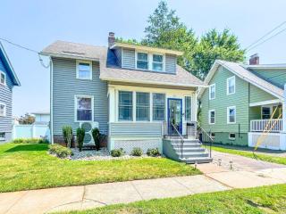 The Jewel of The Cove - Historic Coastal Retreat - 5