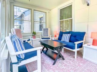 The Jewel of The Cove - Historic Coastal Retreat - 4