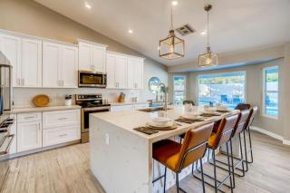 Pool, Hot Tub, Mini-Golf, Gazebo with Bar and Grill - Phoenix - 2