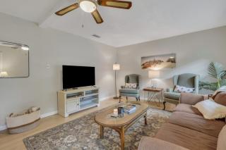 Southern Enchantment at Wilmington Island - Cozy Savannah Haven - 7