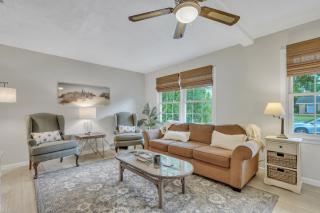 Southern Enchantment at Wilmington Island - Cozy Savannah Haven - 4