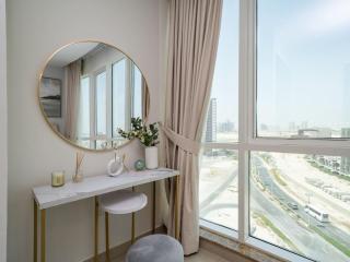 Sleek 2 Bed in Sports City - Dubai - 5