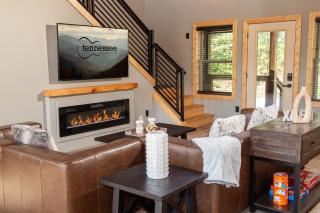 Augys View- Mountain Views-large parking-Large Cabin - Pigeon Forge - 2