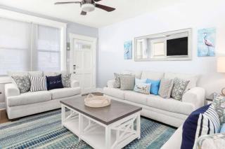 Cozy Entire Home The Breakfast Club House 3BR 2 BA - Tybee Island - 2