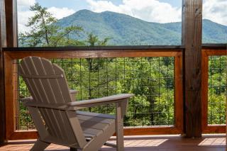 Augys View- Mountain Views-large parking-Large Cabin - 3