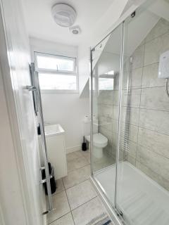 Modern 4 Bed En-suite House in Leeds - Free parking - Headingley - 1