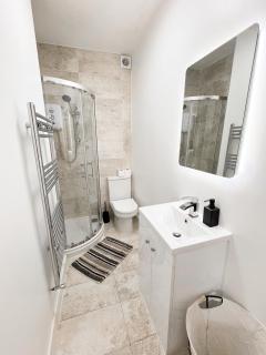 Modern 4 Bed En-suite House in Leeds - Free parking - Headingley - 3