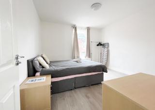 Modern 4 Bed En-suite House in Leeds - Free parking - Headingley - 2