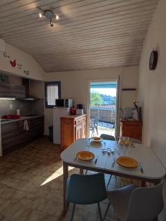 Maison privée clôturée, piscine hors-sol et spa - Proissans - 1